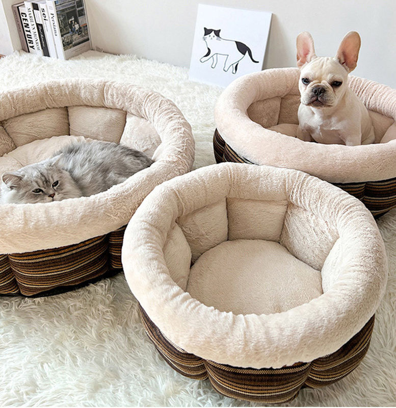 Cama de mascota interior lavable para perros pequeños y gatitos Diseños ODM Función cálida cómoda